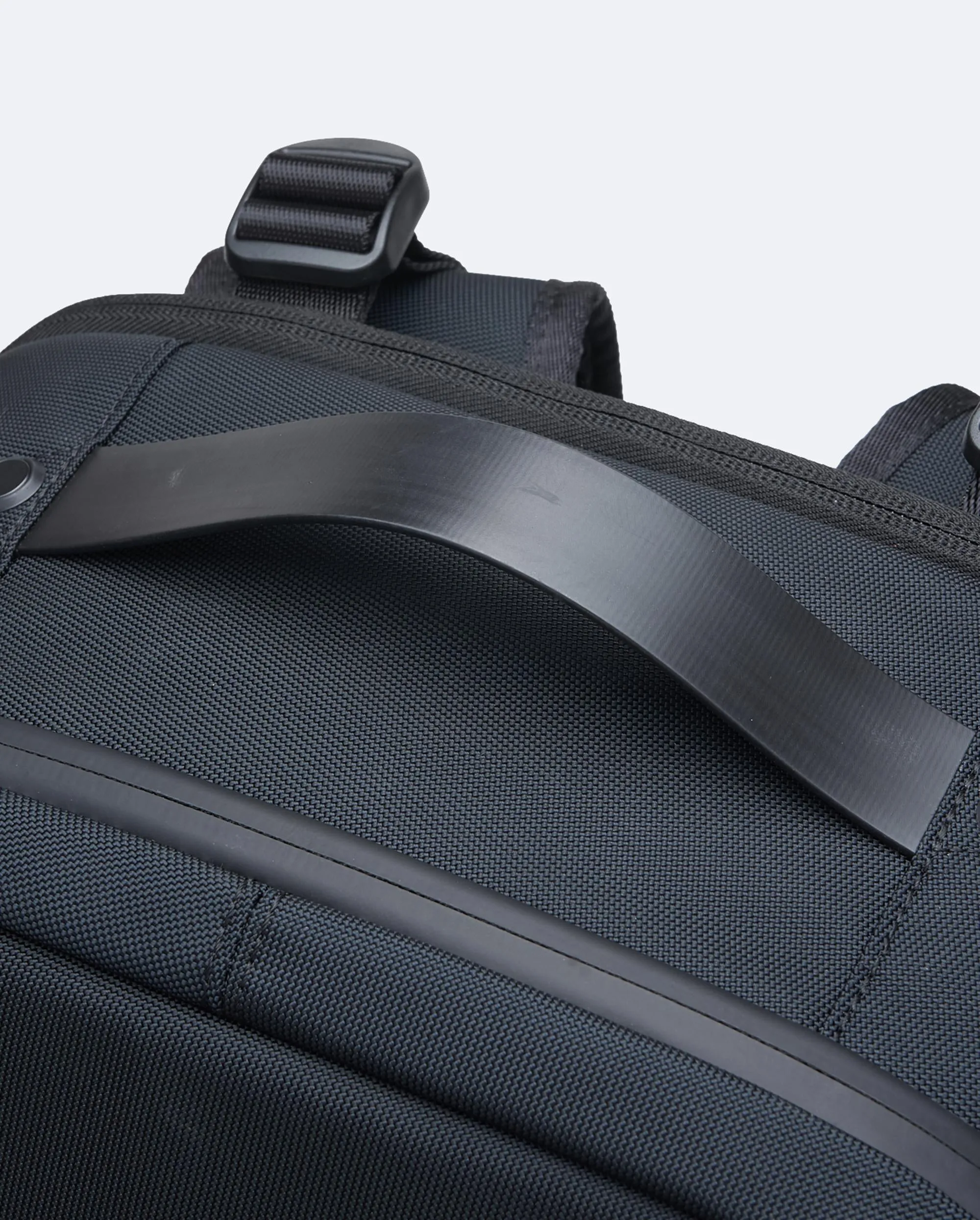 BG385-008 | K-SWISS LOGO BACKPACK | BLACK