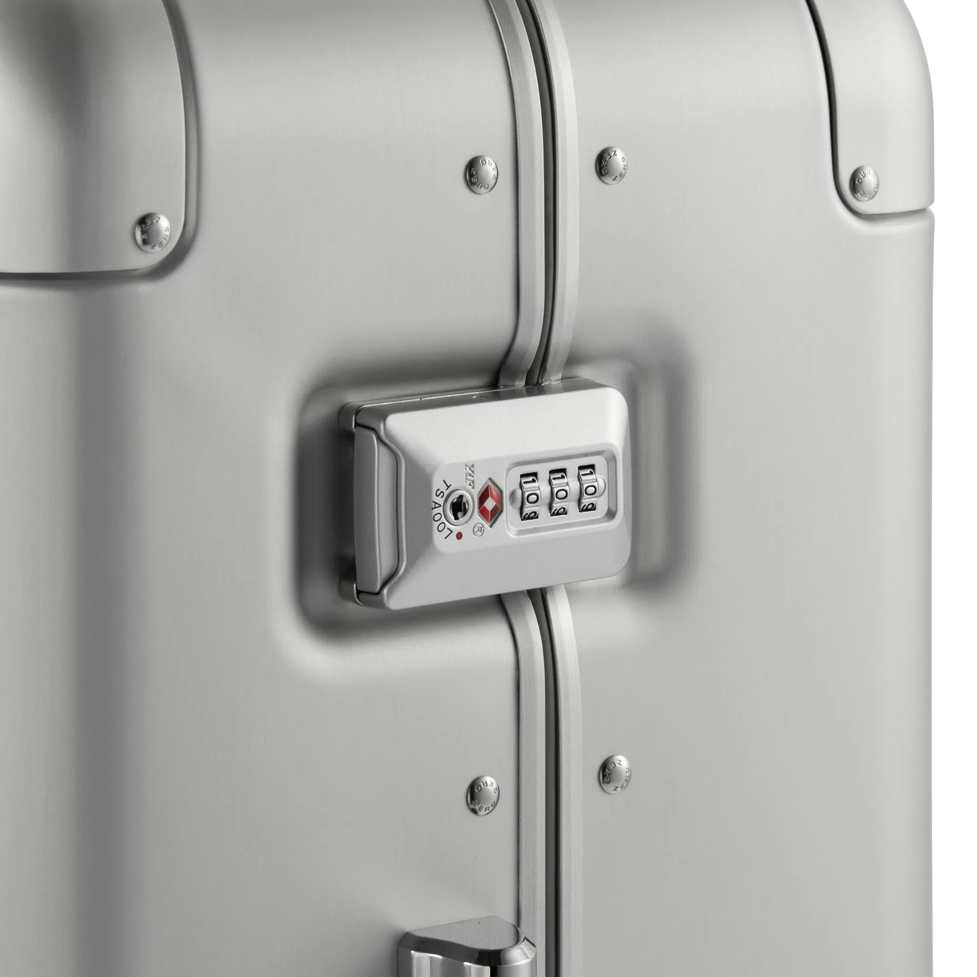 Classic Aluminum 3.0 | Medium Travel Case 59L