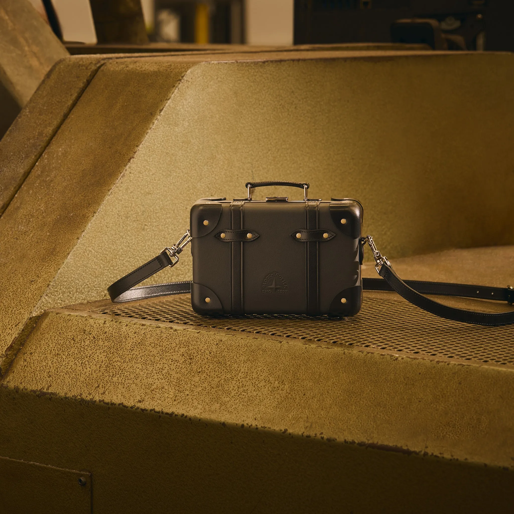 Crafted · Micro Case | Black/Black/Chrome