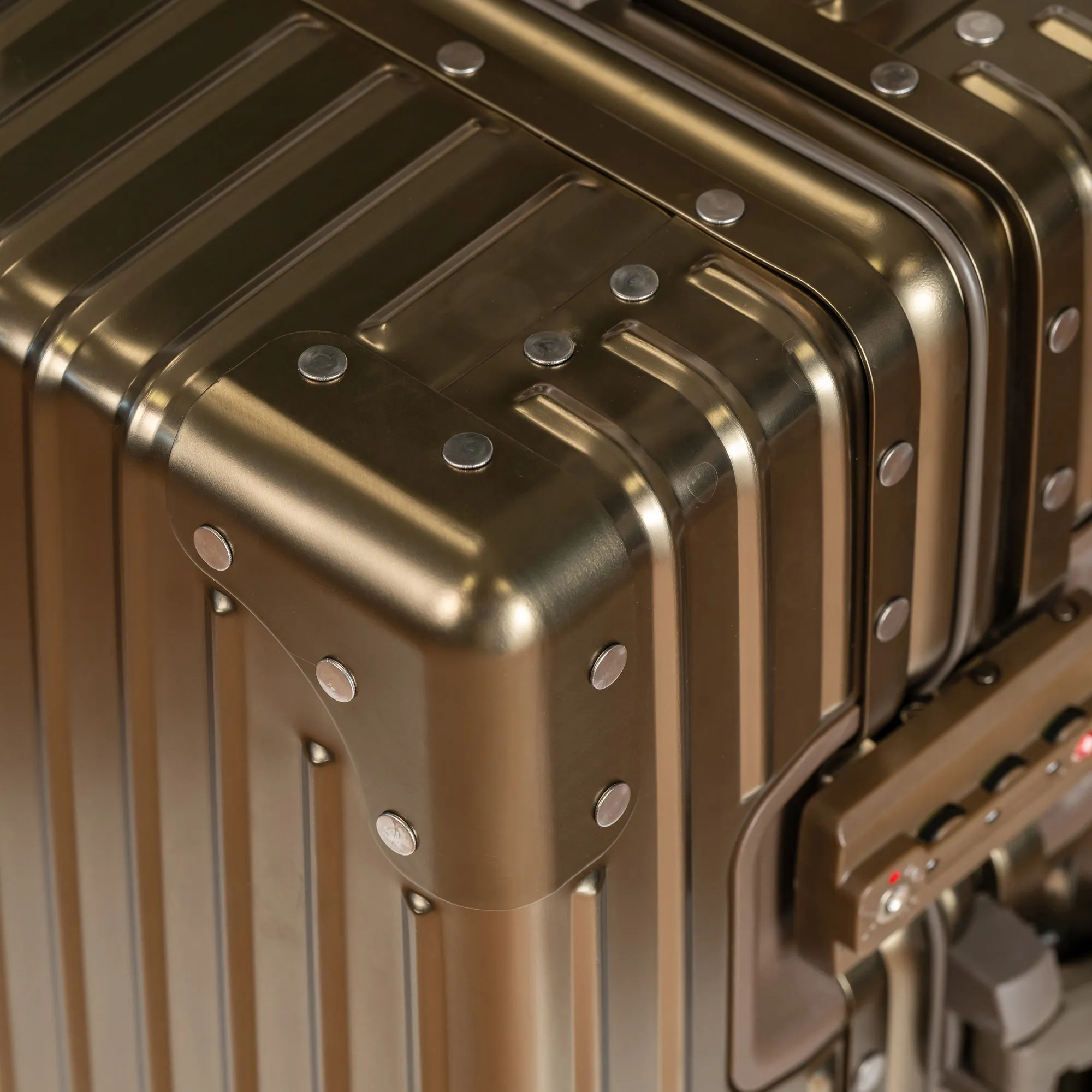 Elite / Aluminum Carry-on *Drop Ship*