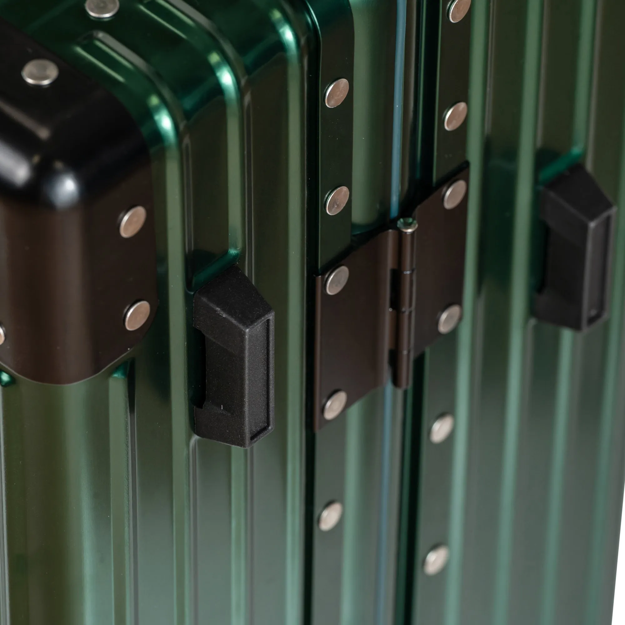 Elite / Aluminum Carry-on *Drop Ship*