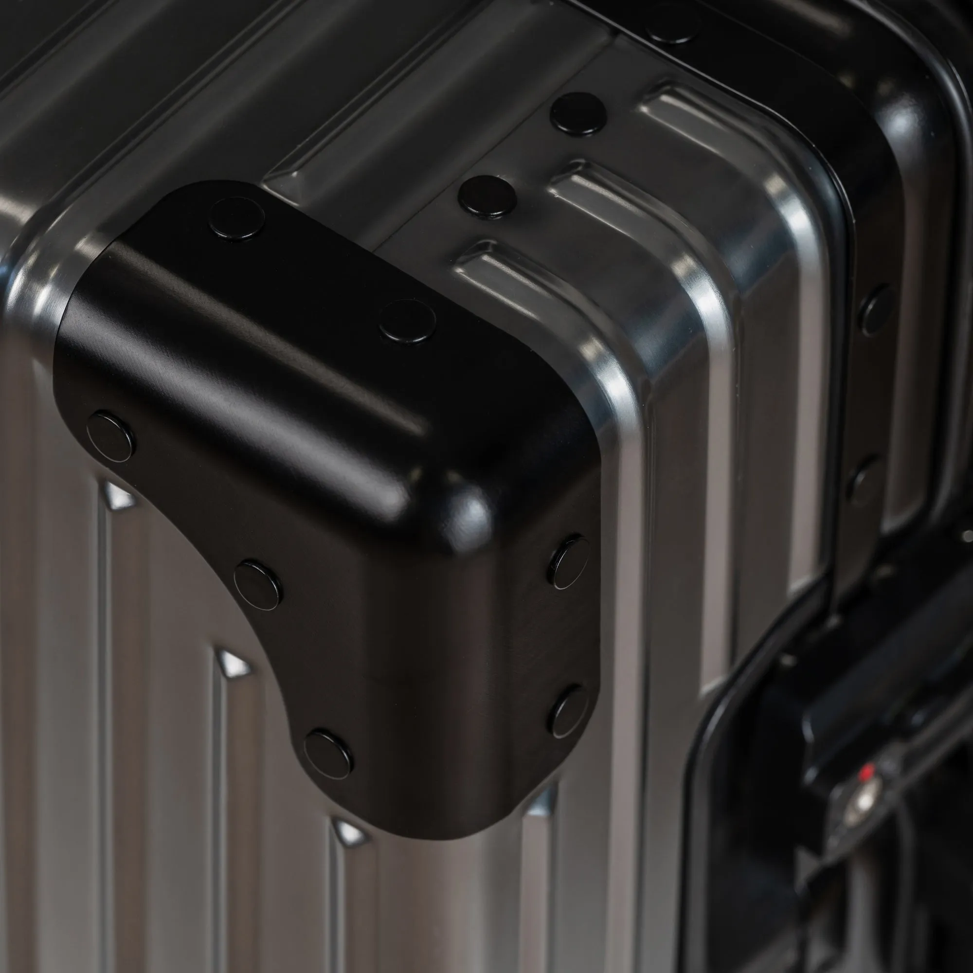 Elite / Aluminum Carry-on *Drop Ship*