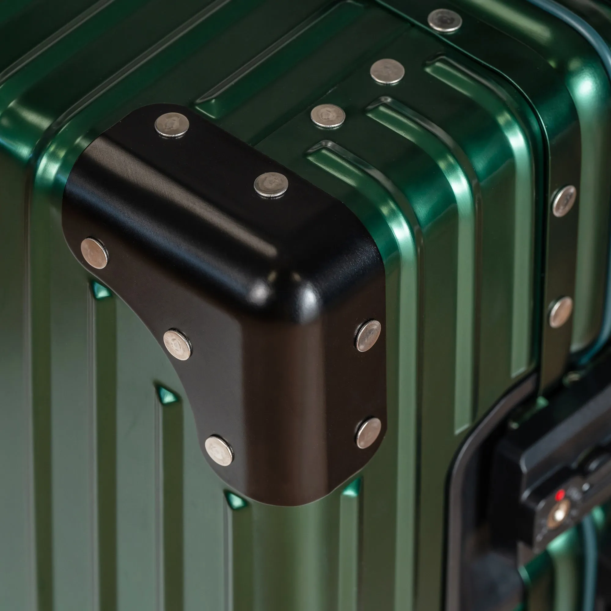 Elite / Aluminum Carry-on *Drop Ship*