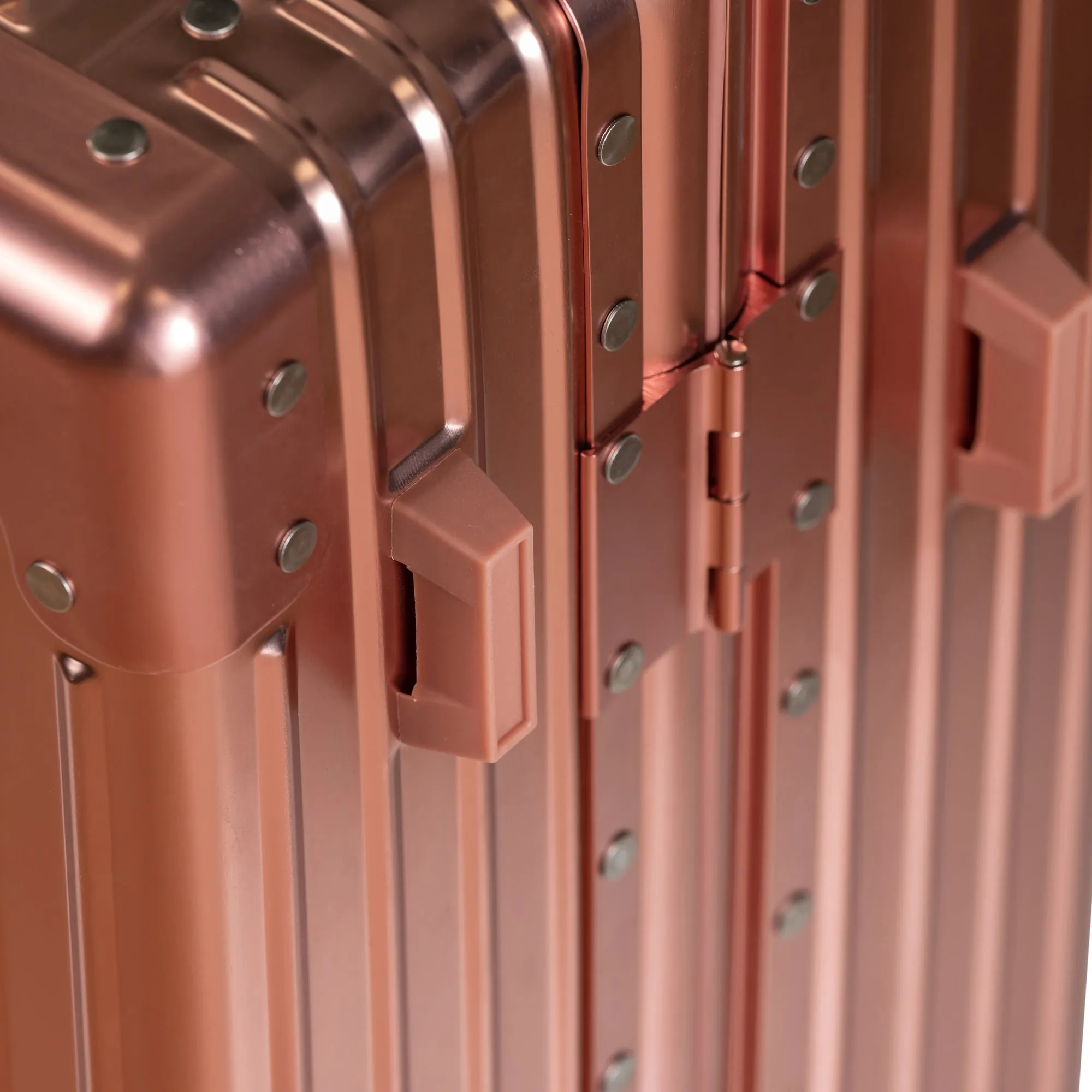 Elite / Aluminum Carry-on *Drop Ship*