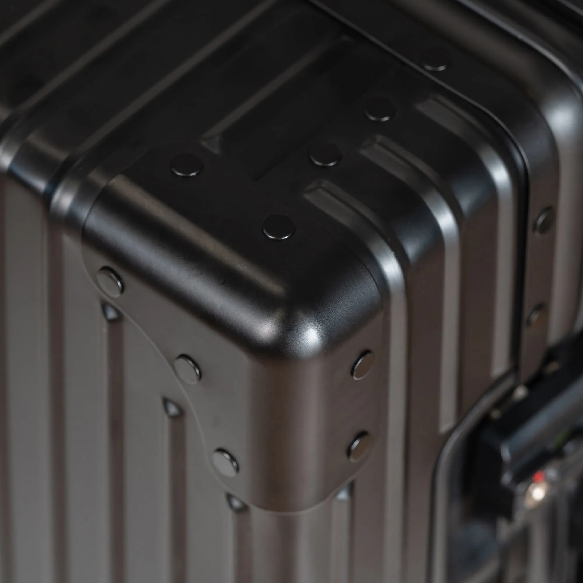 Elite / Aluminum Carry-on *Drop Ship*