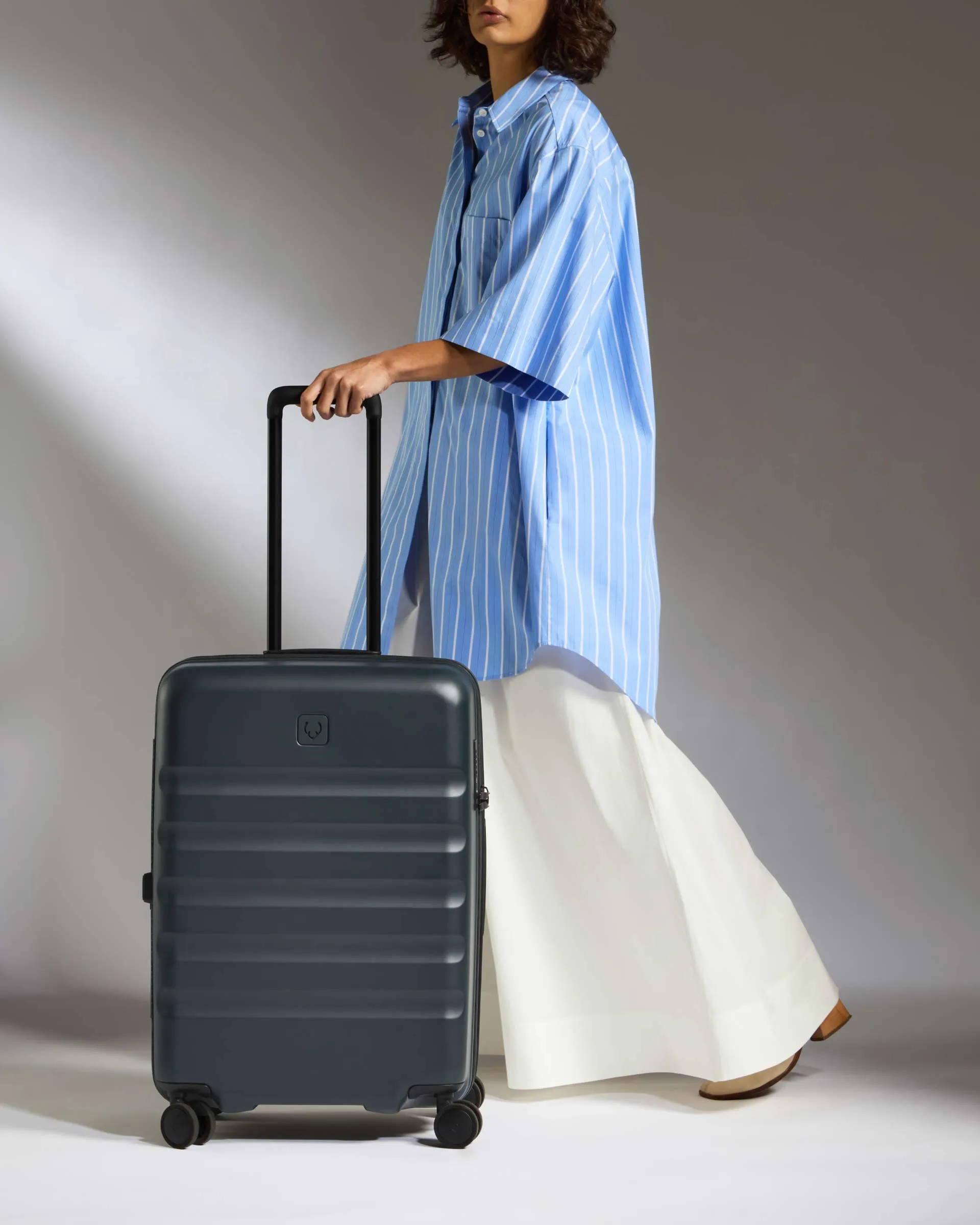 Medium Luggage in Indigo Blue - Icon Stripe