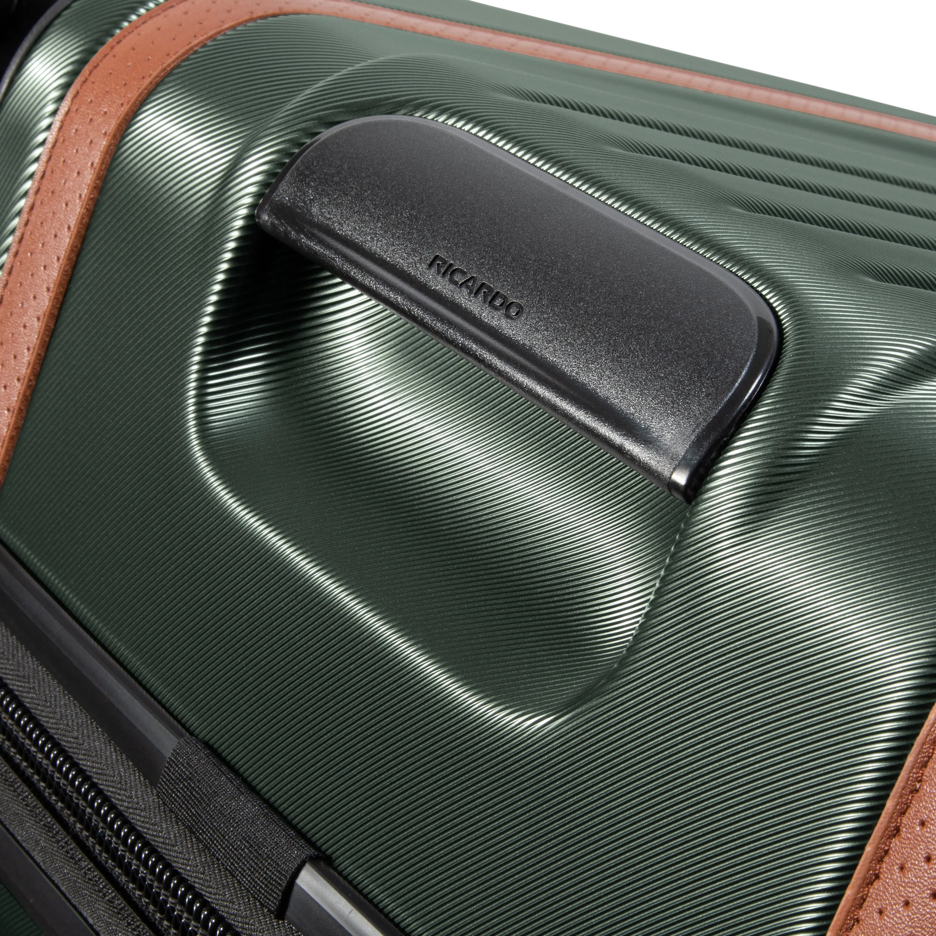 Ricardo Beverly Hills Montecito 2.0 Hardside Medium Check-In Expandable Spinner Luggage